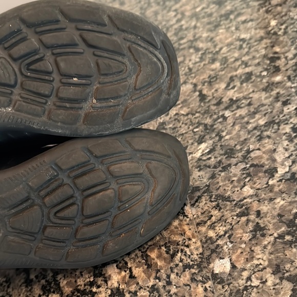 Nike air max Axis Black and Gold Sneakers EUC 7 - Picture 10 of 13